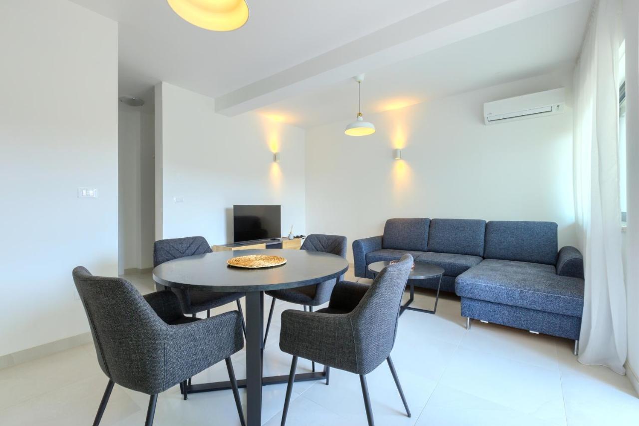 Apartments La Scogliera 로비니 외부 사진