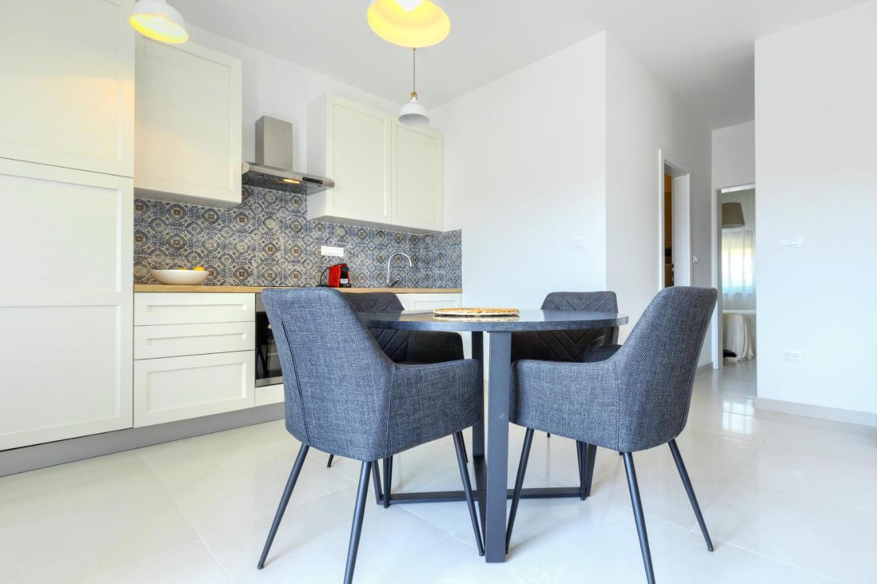 Apartments La Scogliera 로비니 외부 사진